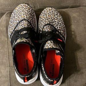 New Balance like new leopard print shoes.